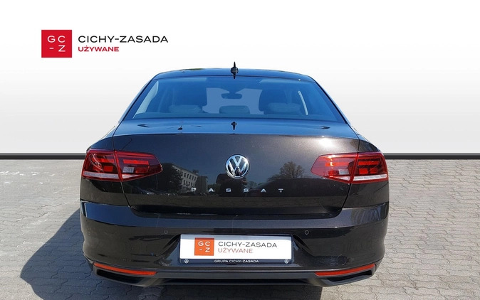Volkswagen Passat cena 102900 przebieg: 59000, rok produkcji 2019 z Pasłęk małe 379